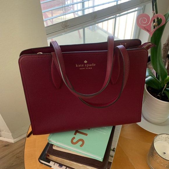 kate spade Handbags - Classic Kate Spade! Mint condition.